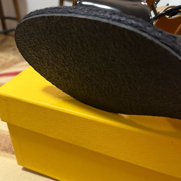 FENDI NIB AUTHENTIC WHITE & BLACK GENUINE PATENT LEATHER WEDGE HEEL SANDALS - Picture 6 of 17